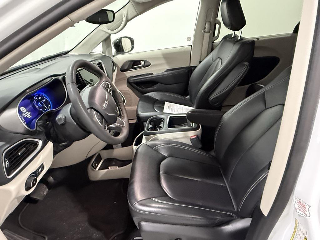 used 2024 Chrysler Pacifica car, priced at $29,867