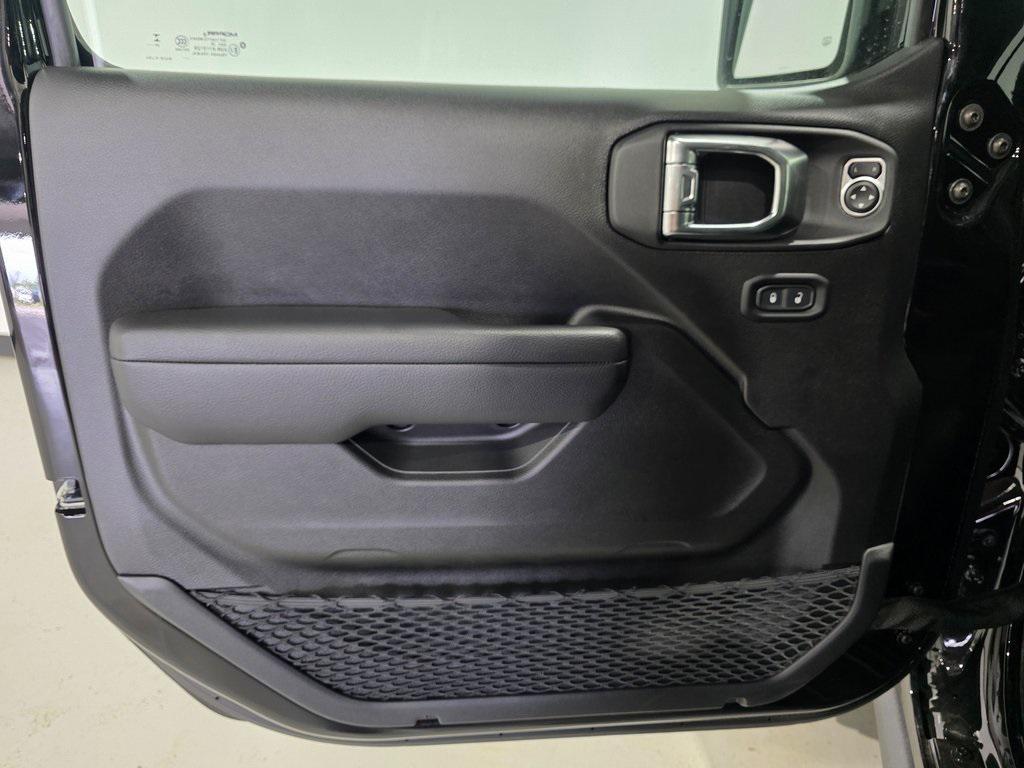 new 2025 Jeep Gladiator car, priced at $45,946