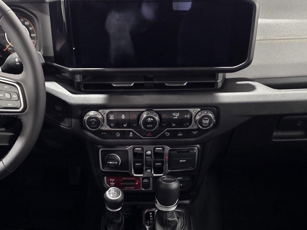 new 2025 Jeep Gladiator car, priced at $45,946