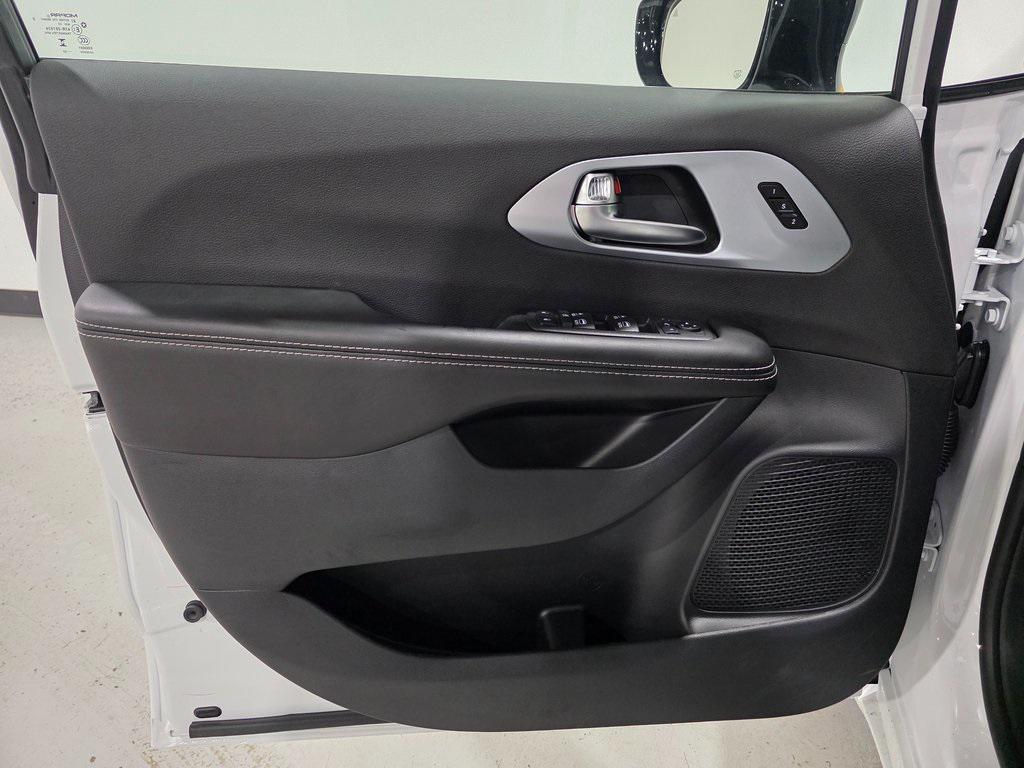 new 2026 Chrysler Pacifica car, priced at $48,700