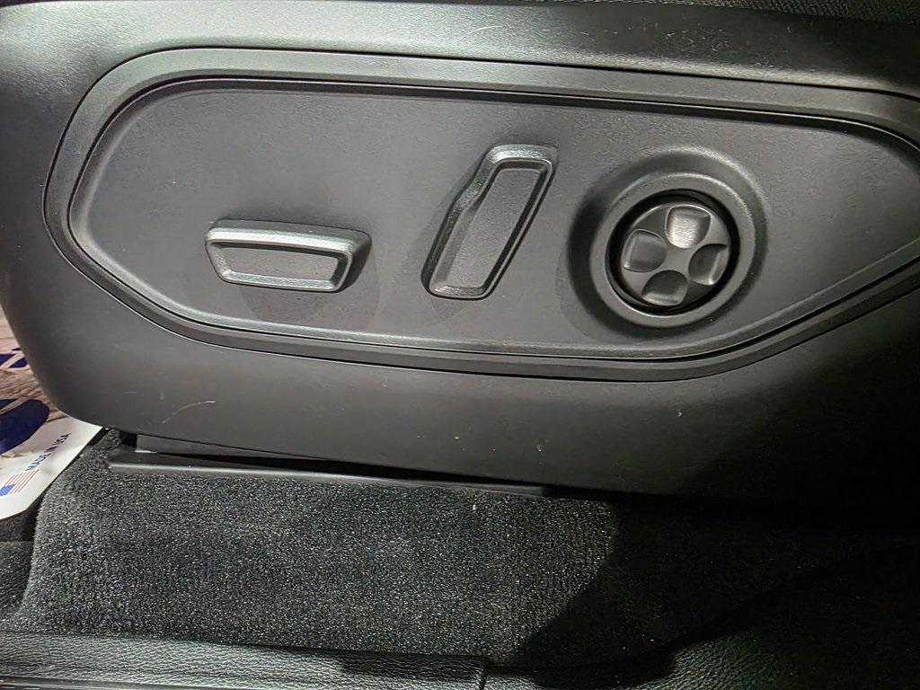 new 2025 Jeep Grand Cherokee car, priced at $40,243