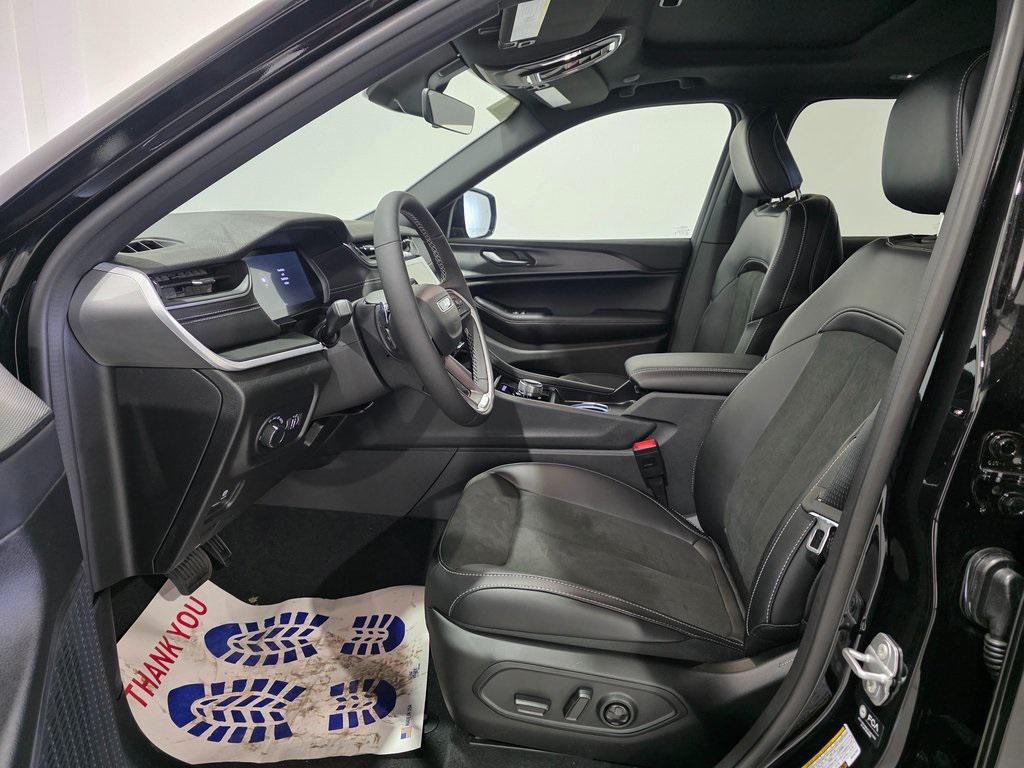 new 2025 Jeep Grand Cherokee car, priced at $40,243