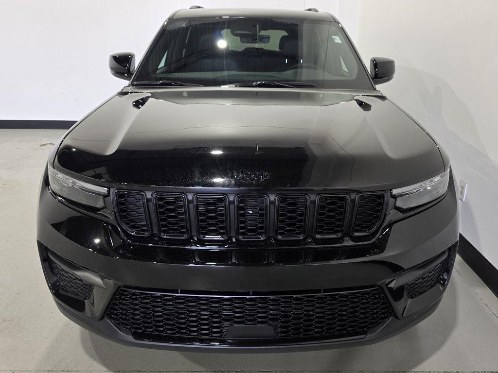 new 2025 Jeep Grand Cherokee car, priced at $40,243