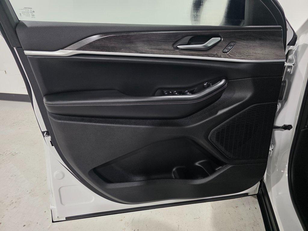 used 2023 Jeep Grand Cherokee car, priced at $26,732