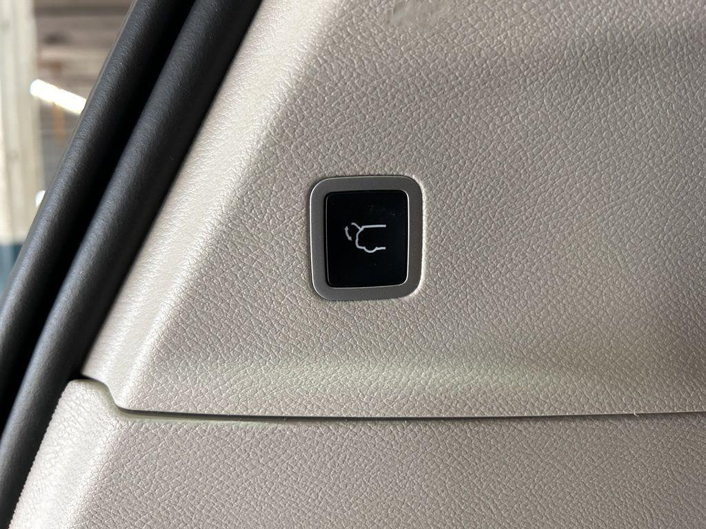 used 2024 Chrysler Pacifica car, priced at $28,000
