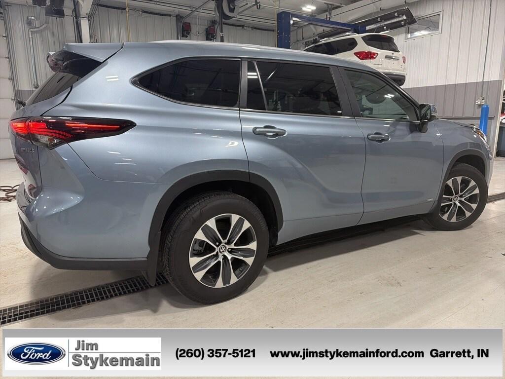 used 2024 Toyota Highlander Hybrid car, priced at $44,900