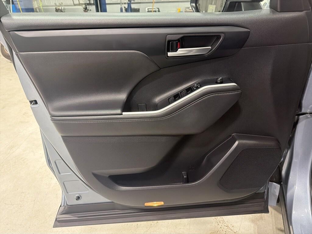 used 2024 Toyota Highlander Hybrid car, priced at $44,900