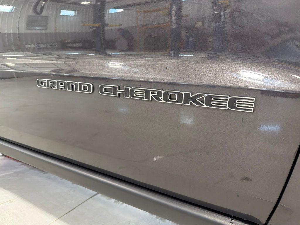 used 2021 Jeep Grand Cherokee car, priced at $19,000