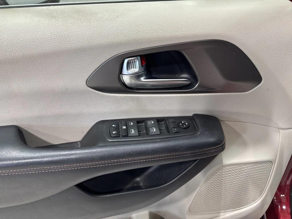 used 2020 Chrysler Pacifica car, priced at $18,800