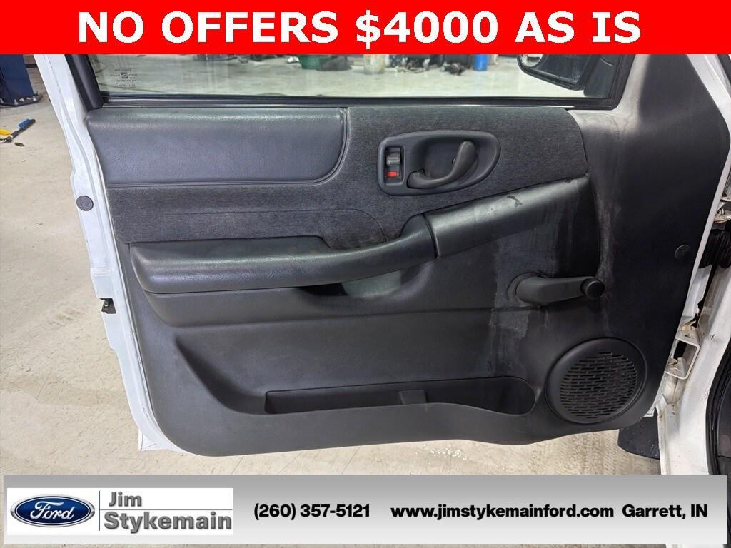 used 2000 Chevrolet S-10 car, priced at $4,000