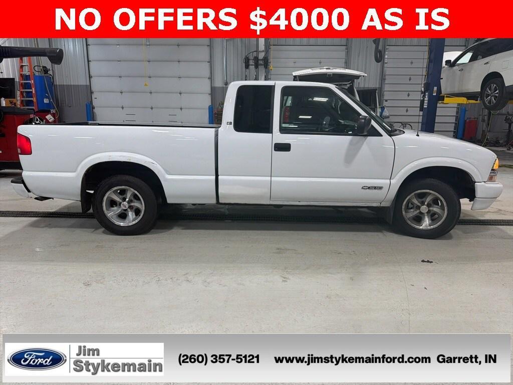 used 2000 Chevrolet S-10 car, priced at $4,000