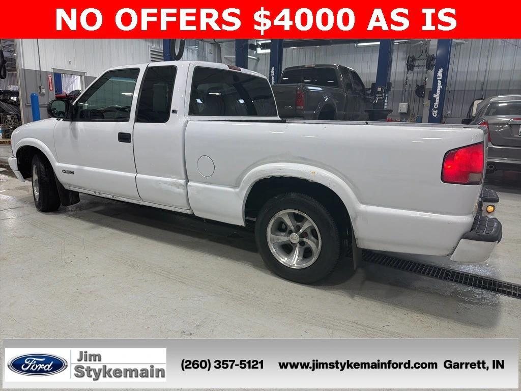 used 2000 Chevrolet S-10 car, priced at $4,000