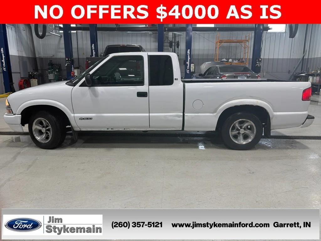 used 2000 Chevrolet S-10 car, priced at $4,000