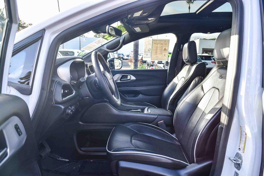 used 2025 Chrysler Pacifica car, priced at $32,285