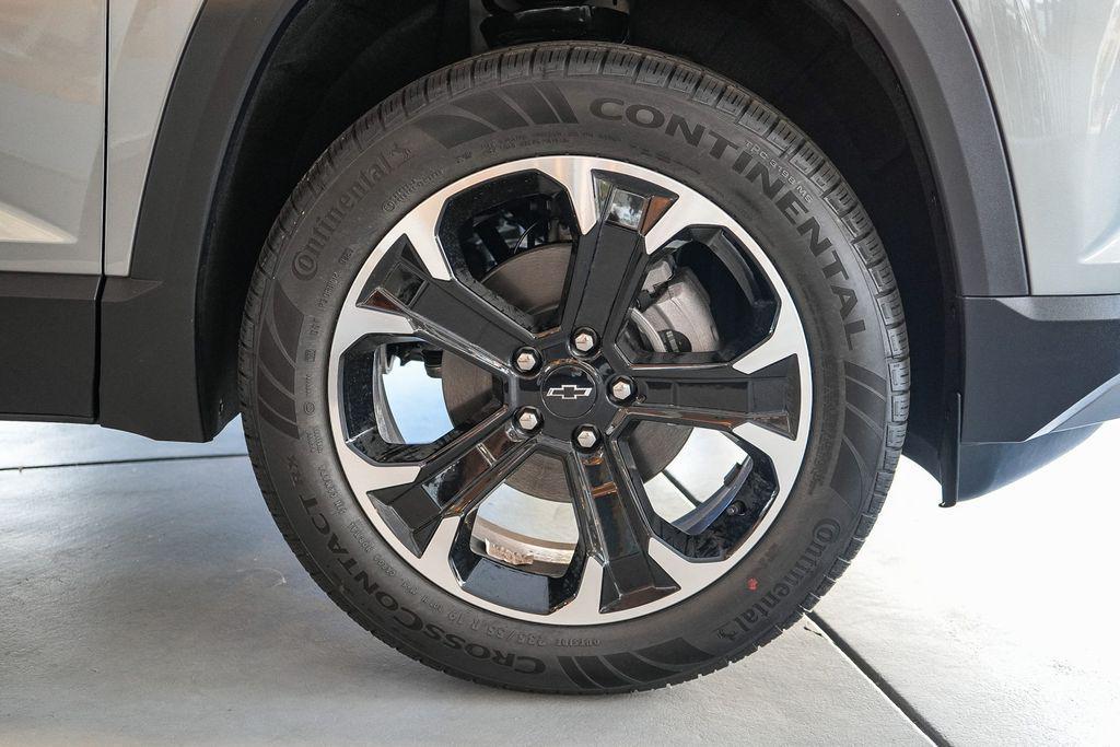 new 2026 Chevrolet Equinox car, priced at $33,885