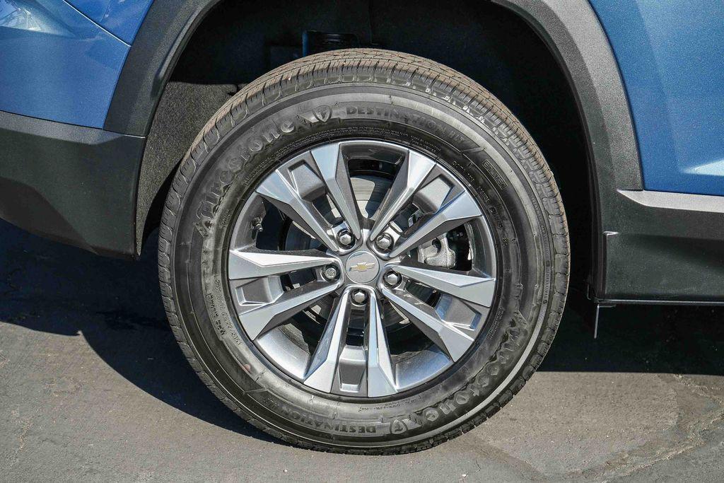 new 2026 Chevrolet Equinox car, priced at $32,885