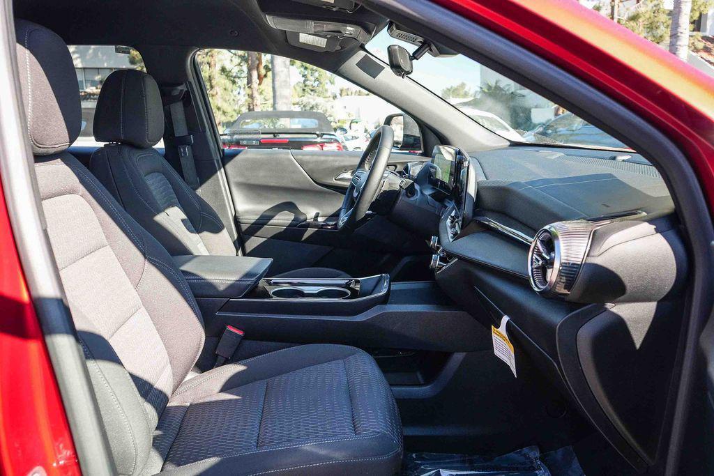 used 2025 Chevrolet Equinox car, priced at $25,400