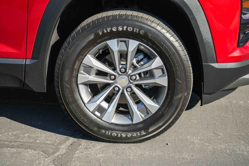 used 2025 Chevrolet Equinox car, priced at $25,400