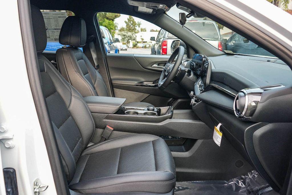 new 2026 Chevrolet Equinox car, priced at $32,930