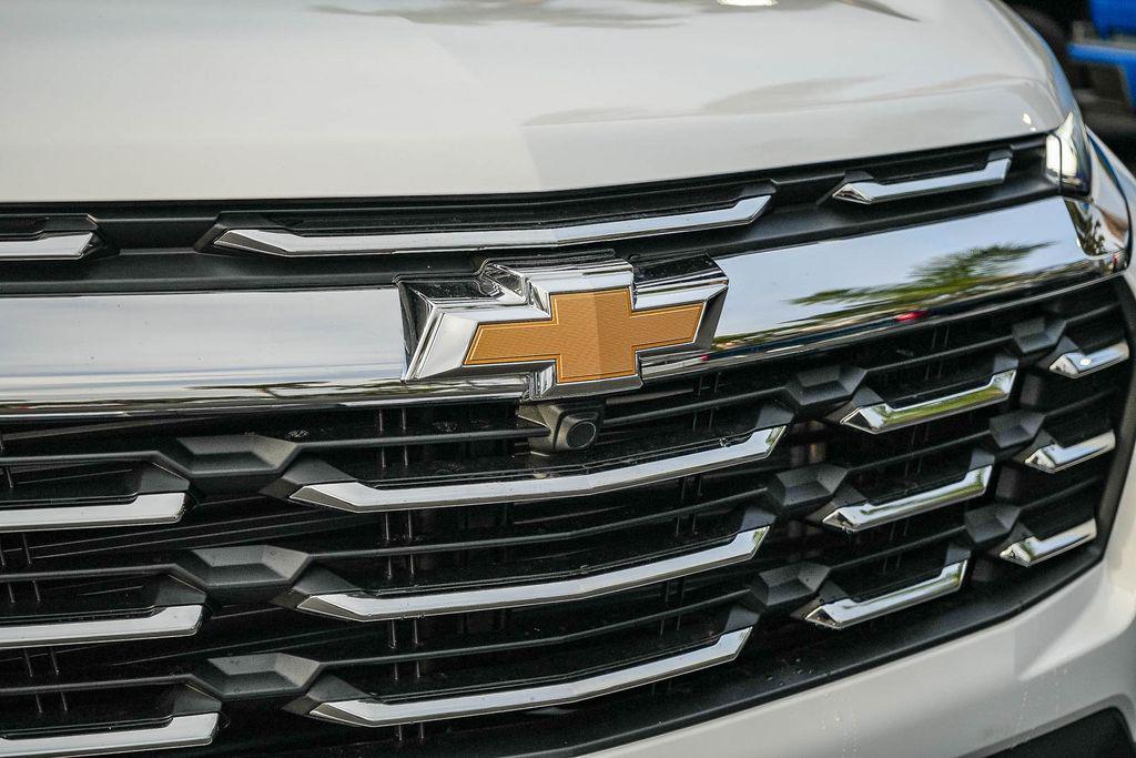 new 2026 Chevrolet Equinox car, priced at $32,930
