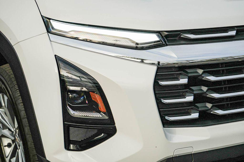 new 2026 Chevrolet Equinox car, priced at $32,930
