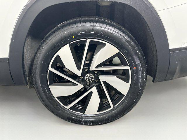 used 2025 Volkswagen Atlas car, priced at $29,996