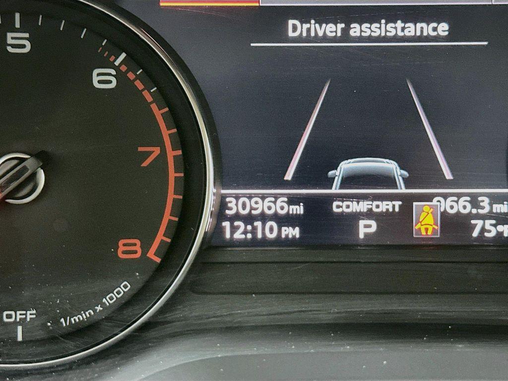 Audi Q5 view 15