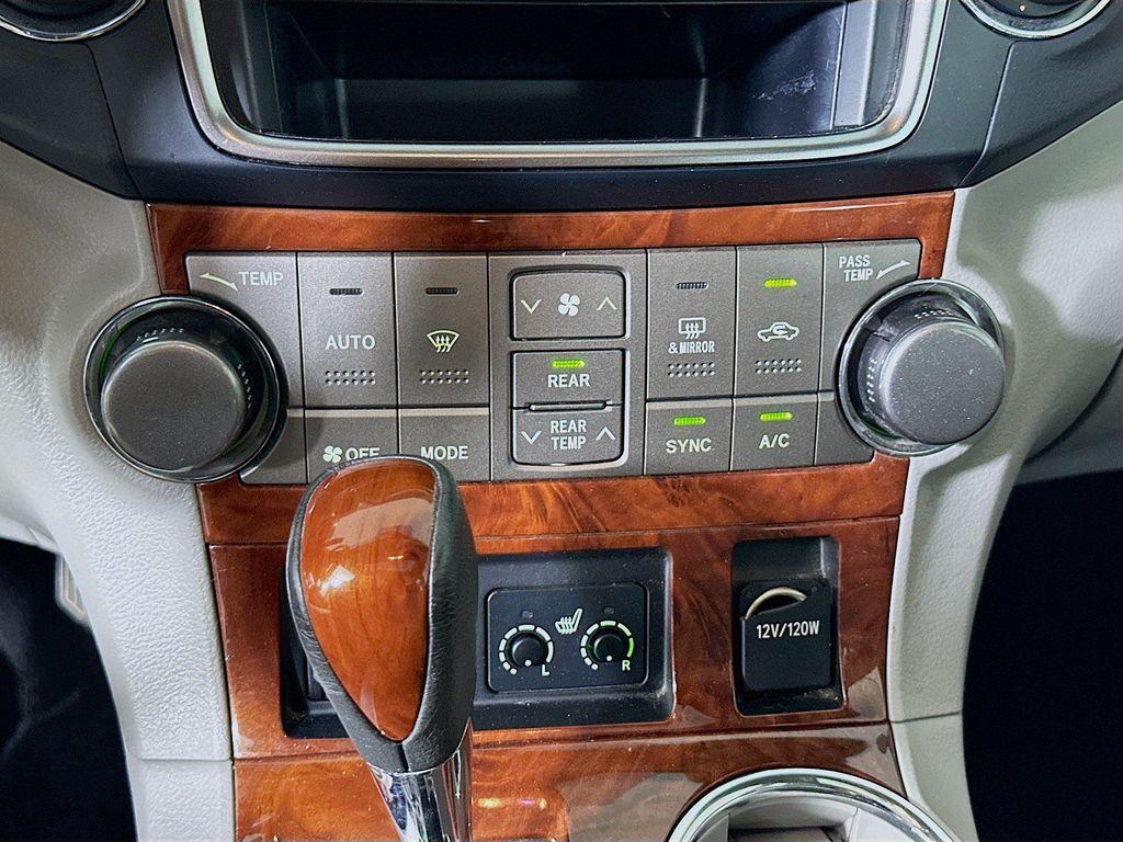 used 2013 Toyota Highlander car, priced at $12,212
