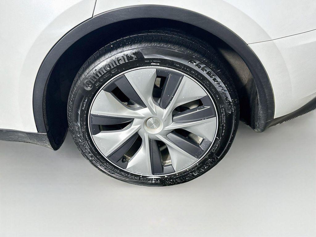 Tesla Model Y view 9