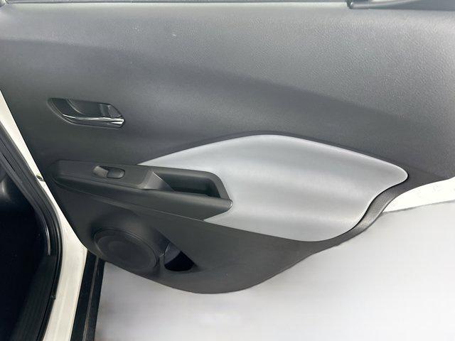 2023 Aspen White Tricoat/Super Black Nissan Kicks