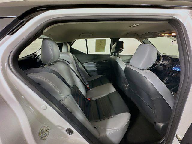 2023 Aspen White Tricoat/Super Black Nissan Kicks