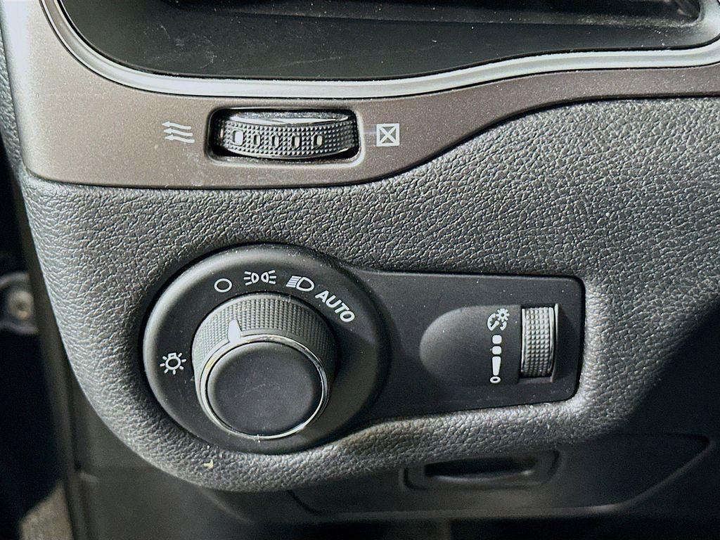 used 2020 Jeep Cherokee car, priced at $14,212
