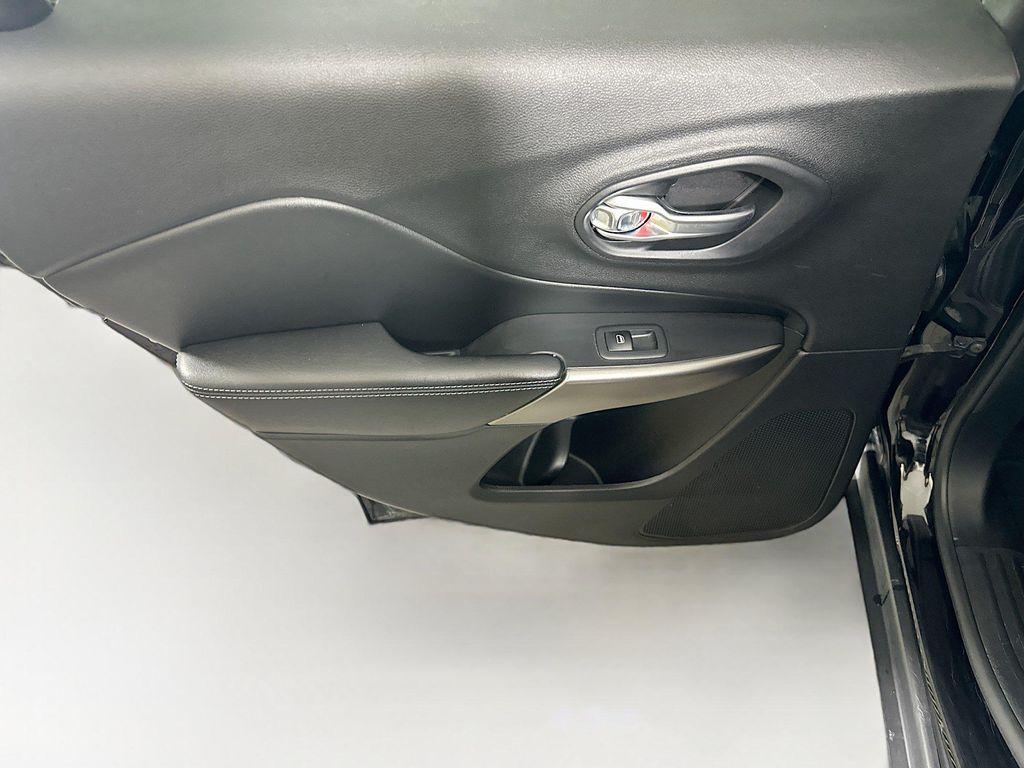 used 2020 Jeep Cherokee car, priced at $14,212