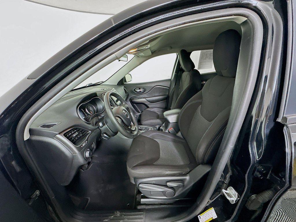 used 2020 Jeep Cherokee car, priced at $14,212