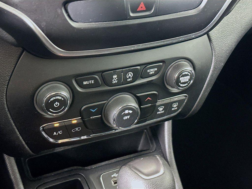 used 2020 Jeep Cherokee car, priced at $14,212
