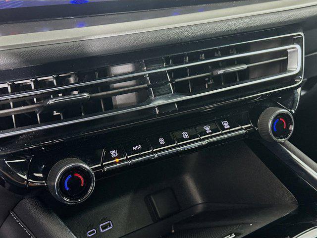 used 2025 Chevrolet Traverse car, priced at $31,987