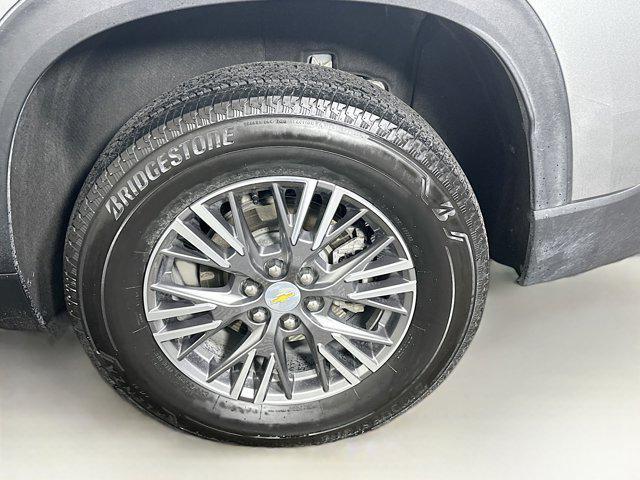 used 2025 Chevrolet Traverse car, priced at $31,987