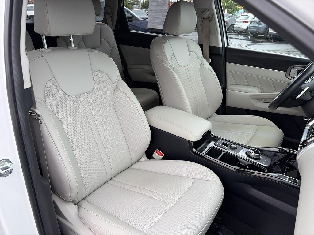 used 2022 Kia Sorento Plug-In Hybrid car, priced at $26,579