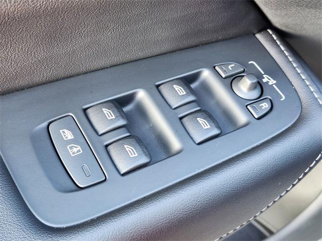 used 2022 Volvo XC60 car, priced at $31,403