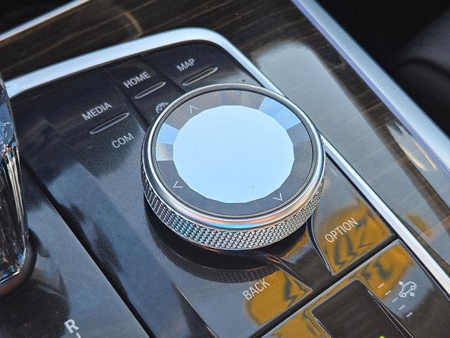 2020 Alpine White BMW X7