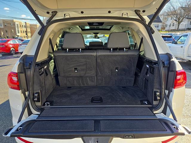 2020 Alpine White BMW X7