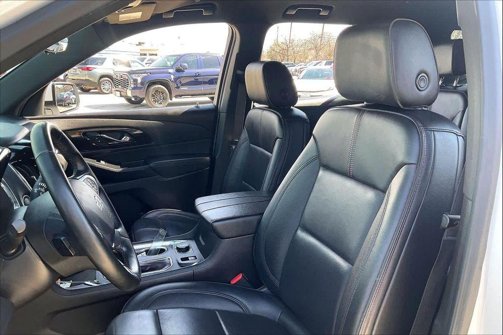 used 2023 Chevrolet Traverse car, priced at $30,447