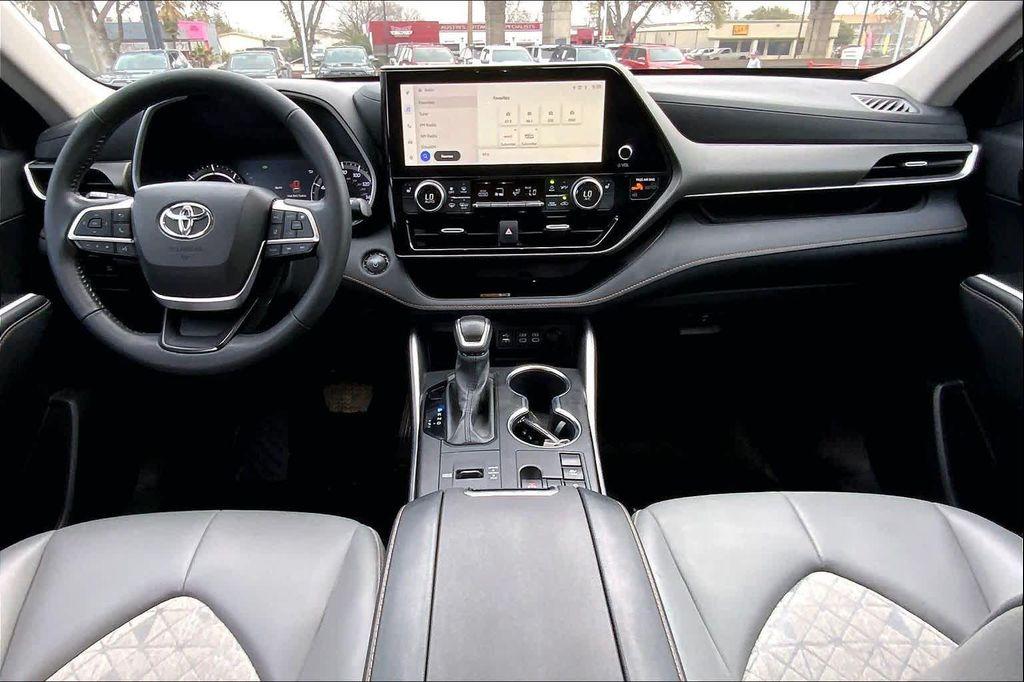 used 2023 Toyota Highlander Hybrid car, priced at $34,707