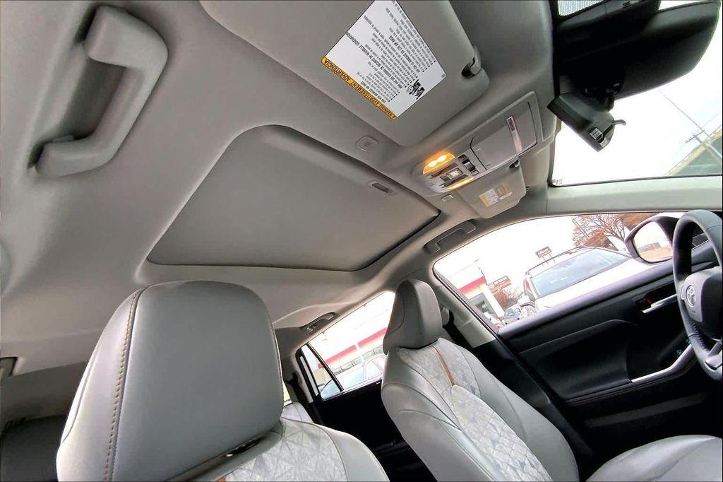 used 2023 Toyota Highlander Hybrid car, priced at $34,707