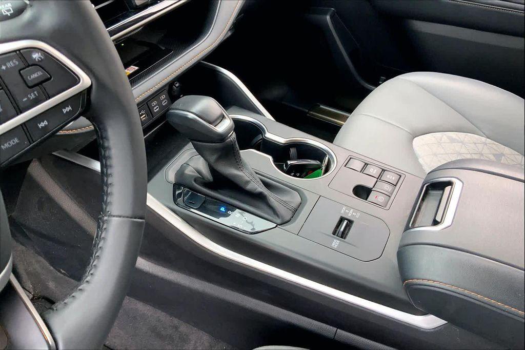 used 2023 Toyota Highlander Hybrid car, priced at $34,707
