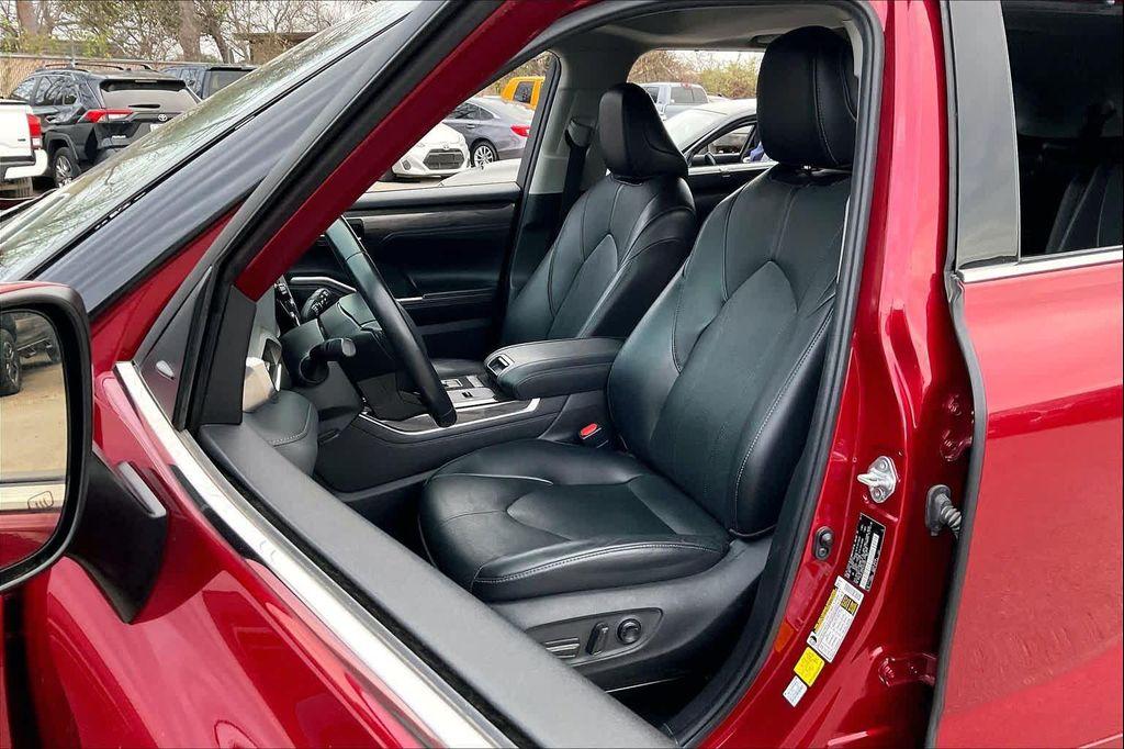 used 2022 Toyota Highlander car, priced at $32,845