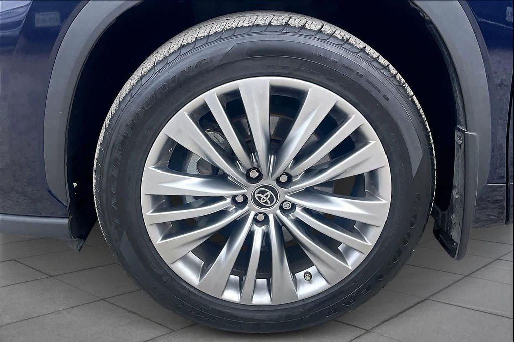 used 2023 Toyota Highlander car, priced at $42,111