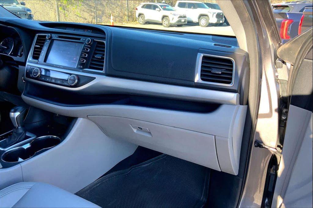 used 2016 Toyota Highlander car, priced at $18,778