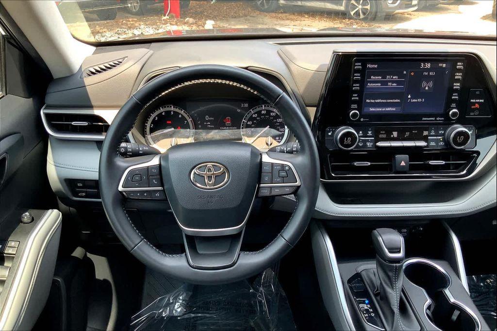 used 2022 Toyota Highlander car, priced at $31,776