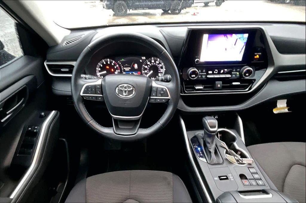 used 2024 Toyota Highlander car, priced at $35,927